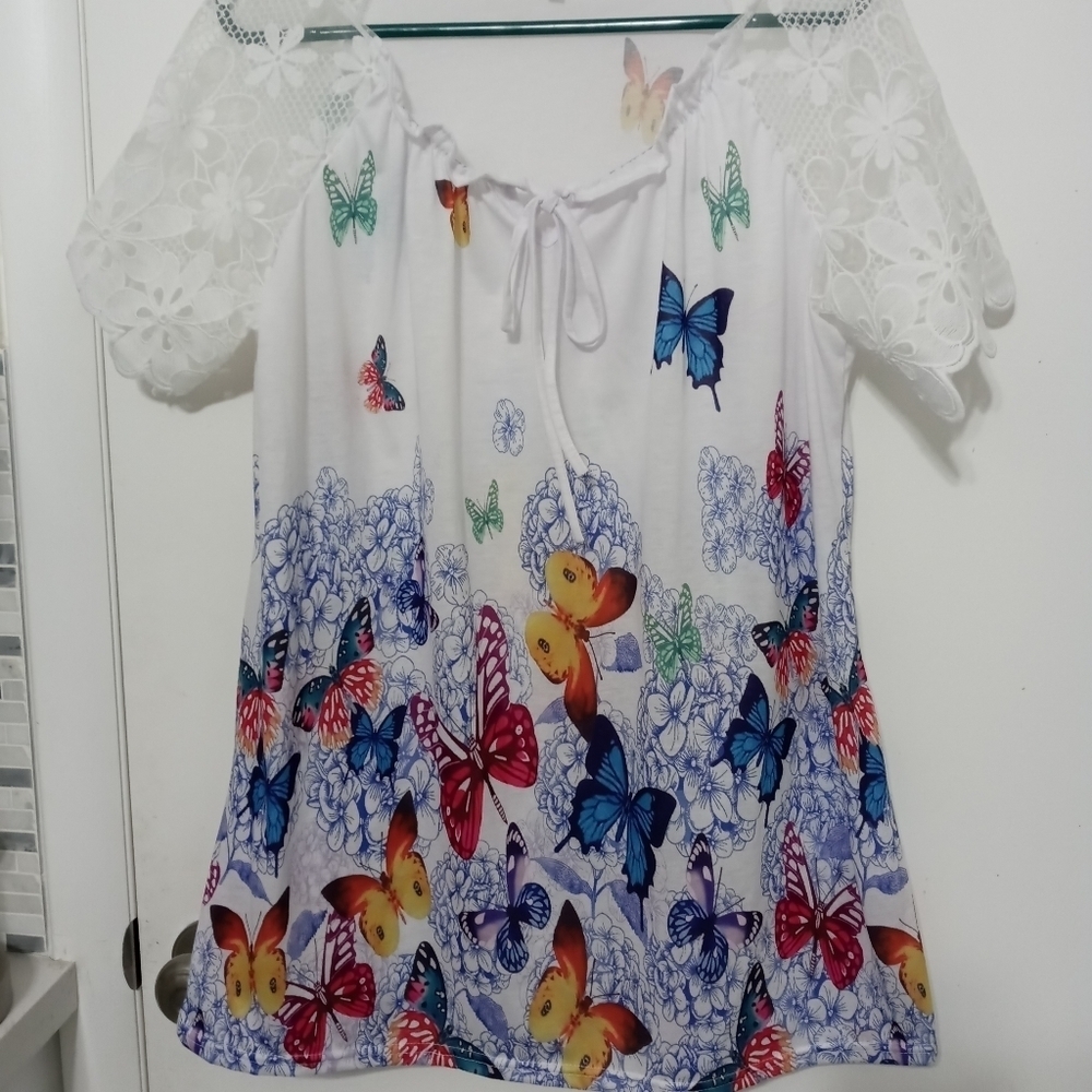 Boho Floral, Butterflies. and lace Pullover White Blouse Size 2XL